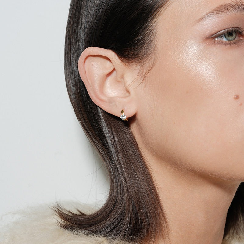 Solitaire Huggy Stud