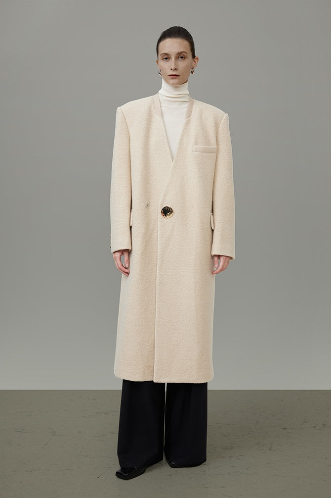 Effortless Wool Coat: The City Staple