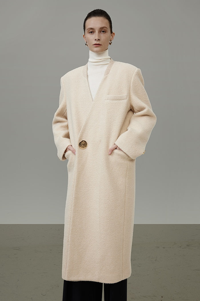 Effortless Wool Coat: The City Staple