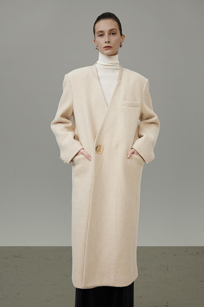 Effortless Wool Coat: The City Staple