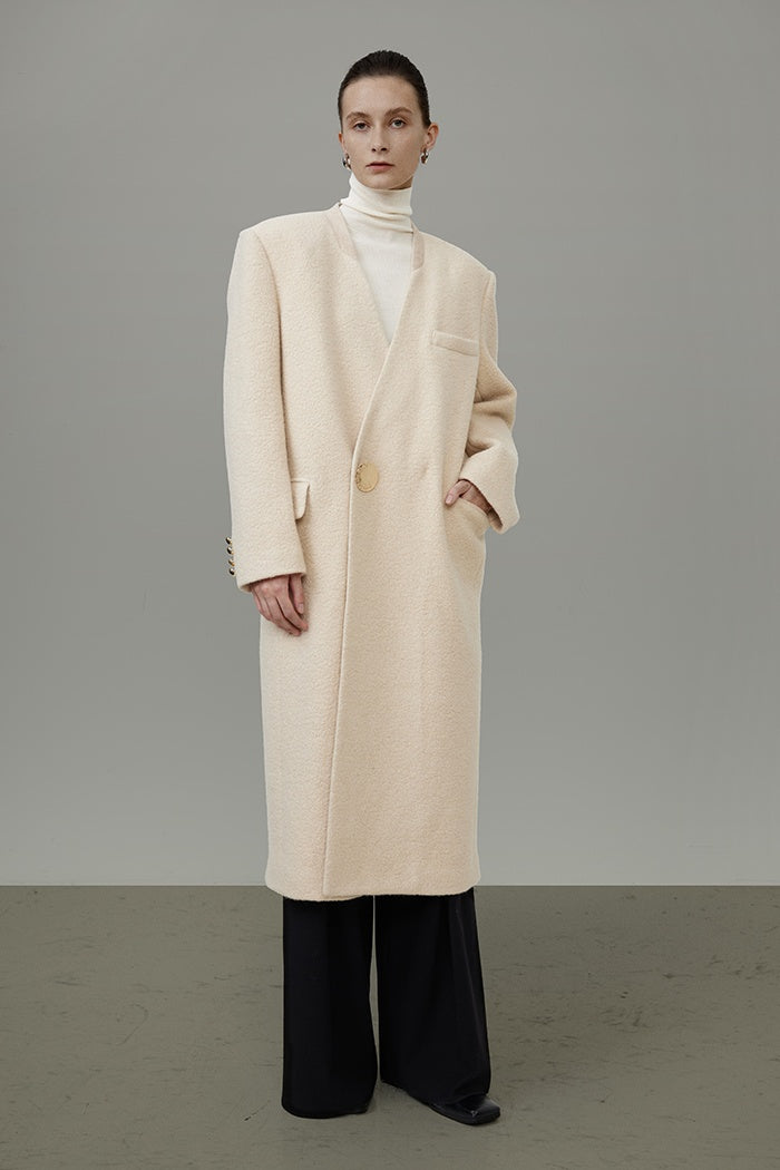 Effortless Wool Coat: The City Staple