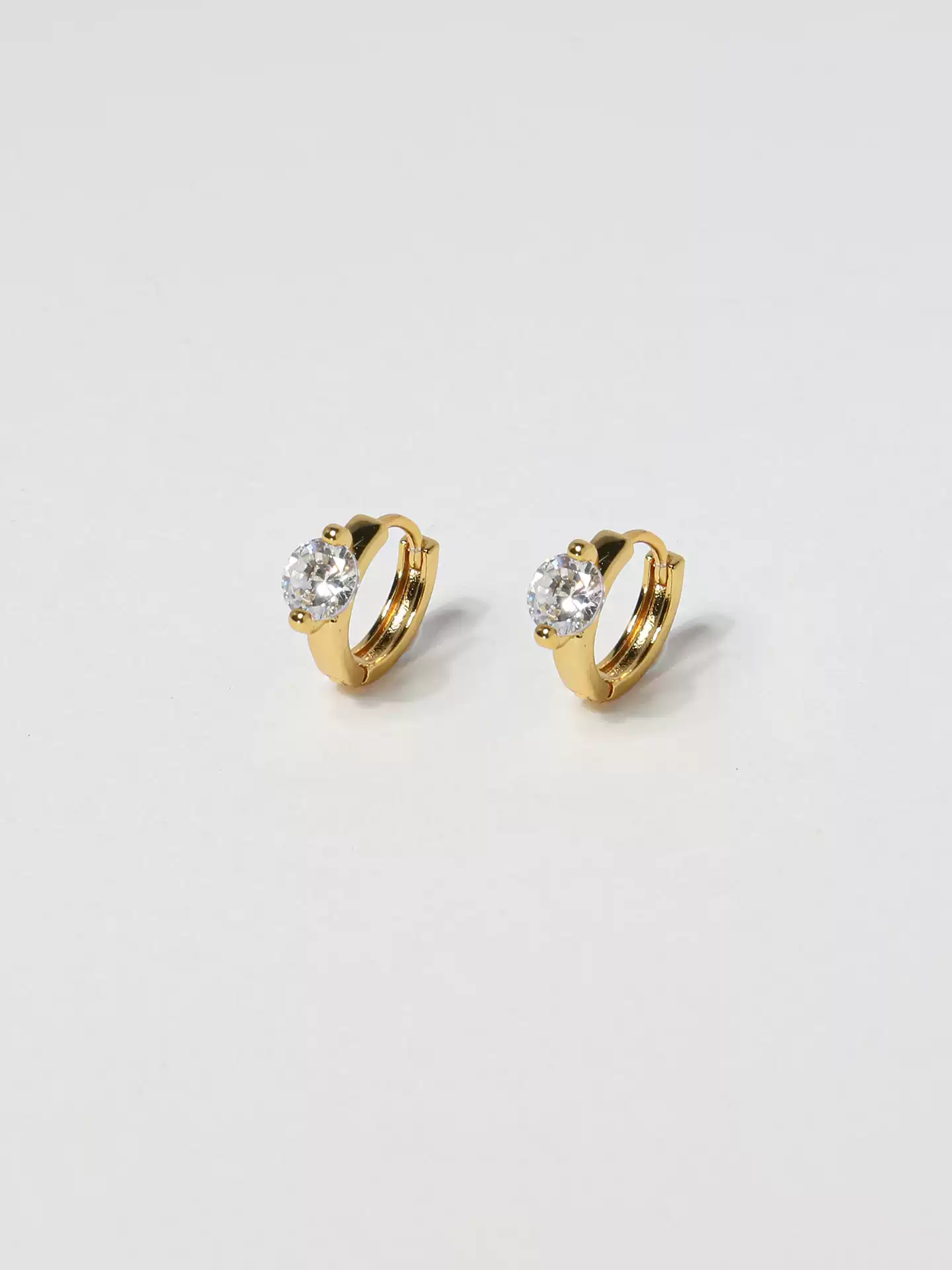 Solitaire Huggy Stud