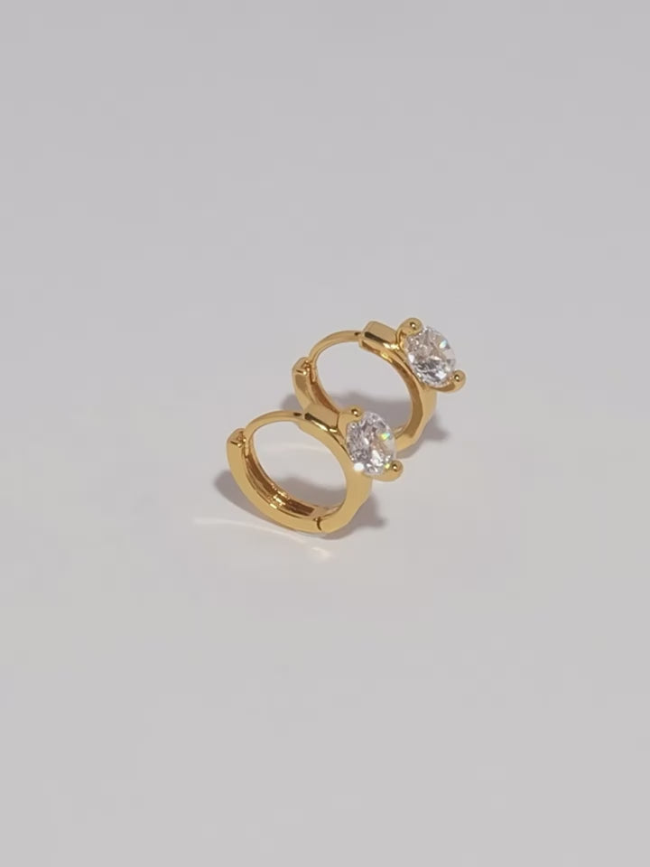Solitaire Huggy Stud